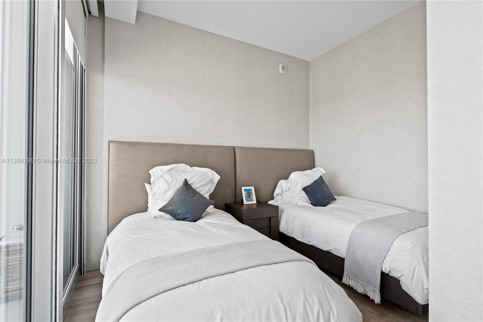 JADE SIGNATURE CONDO - Residential