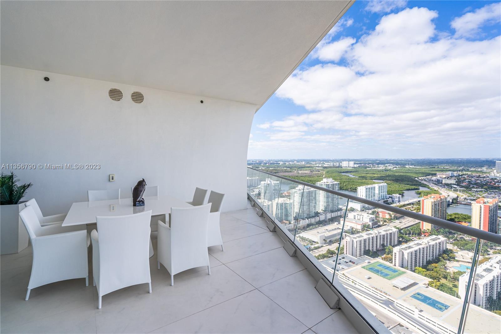 JADE SIGNATURE CONDO - Residential