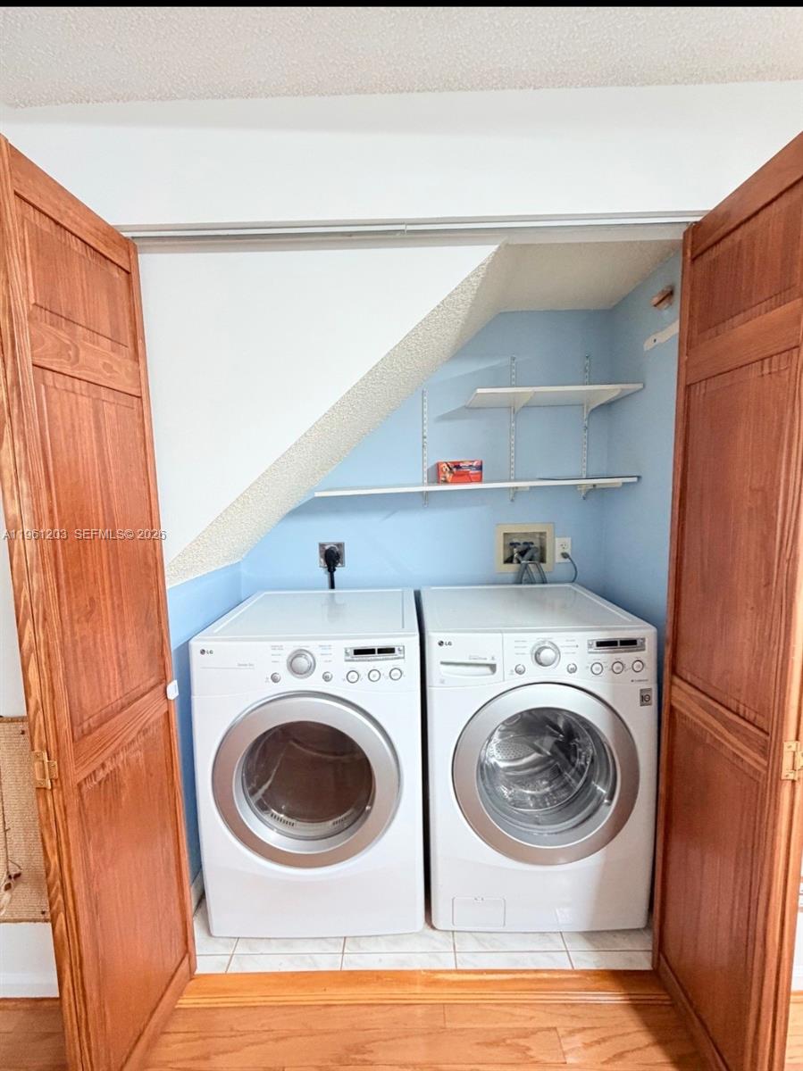 BANYAN OAKRIDGE COMMERCIA - Residential