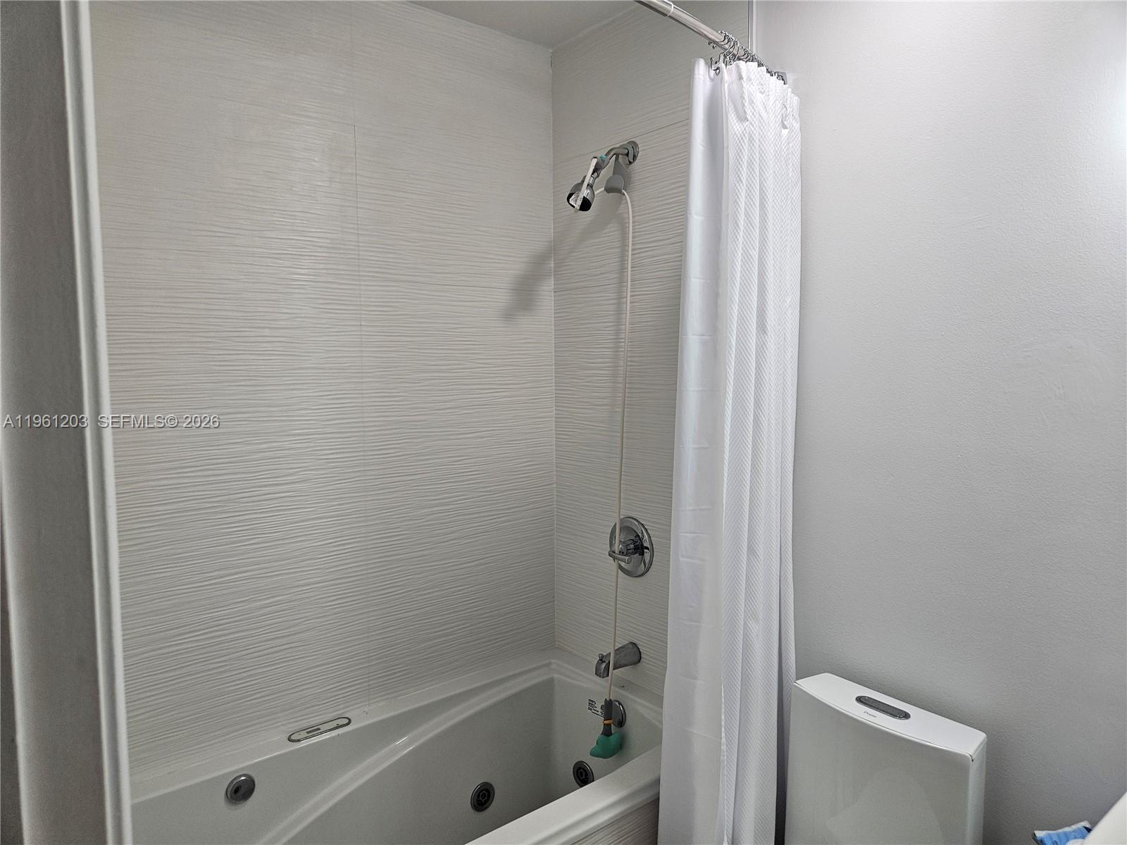 BANYAN OAKRIDGE COMMERCIA - Residential