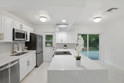 3330 N 72nd Ter Hollywood FL 33024