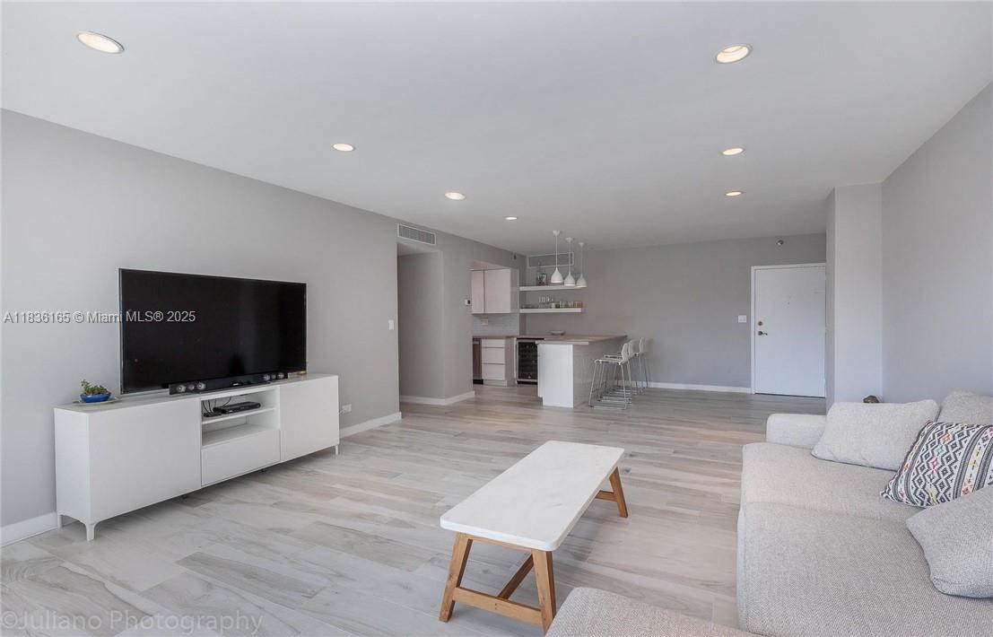 2451 Brickell Ave 3E