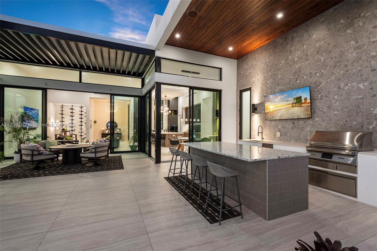 VENETIAN ISLES 1ST SEC - Residential