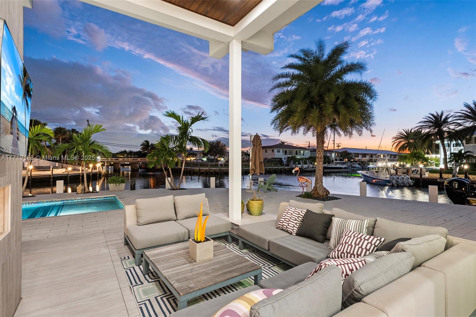VENETIAN ISLES 1ST SEC - Residential
