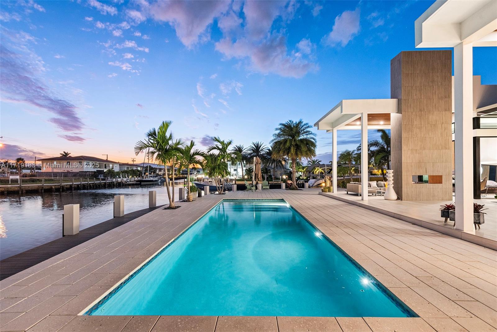 VENETIAN ISLES 1ST SEC - Residential