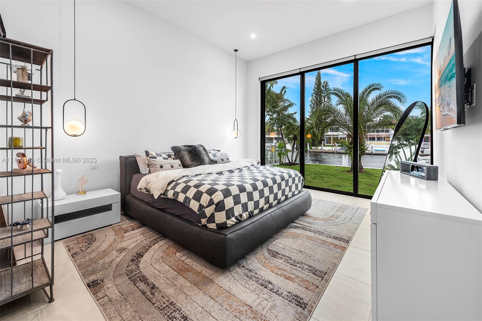 VENETIAN ISLES 1ST SEC - Residential