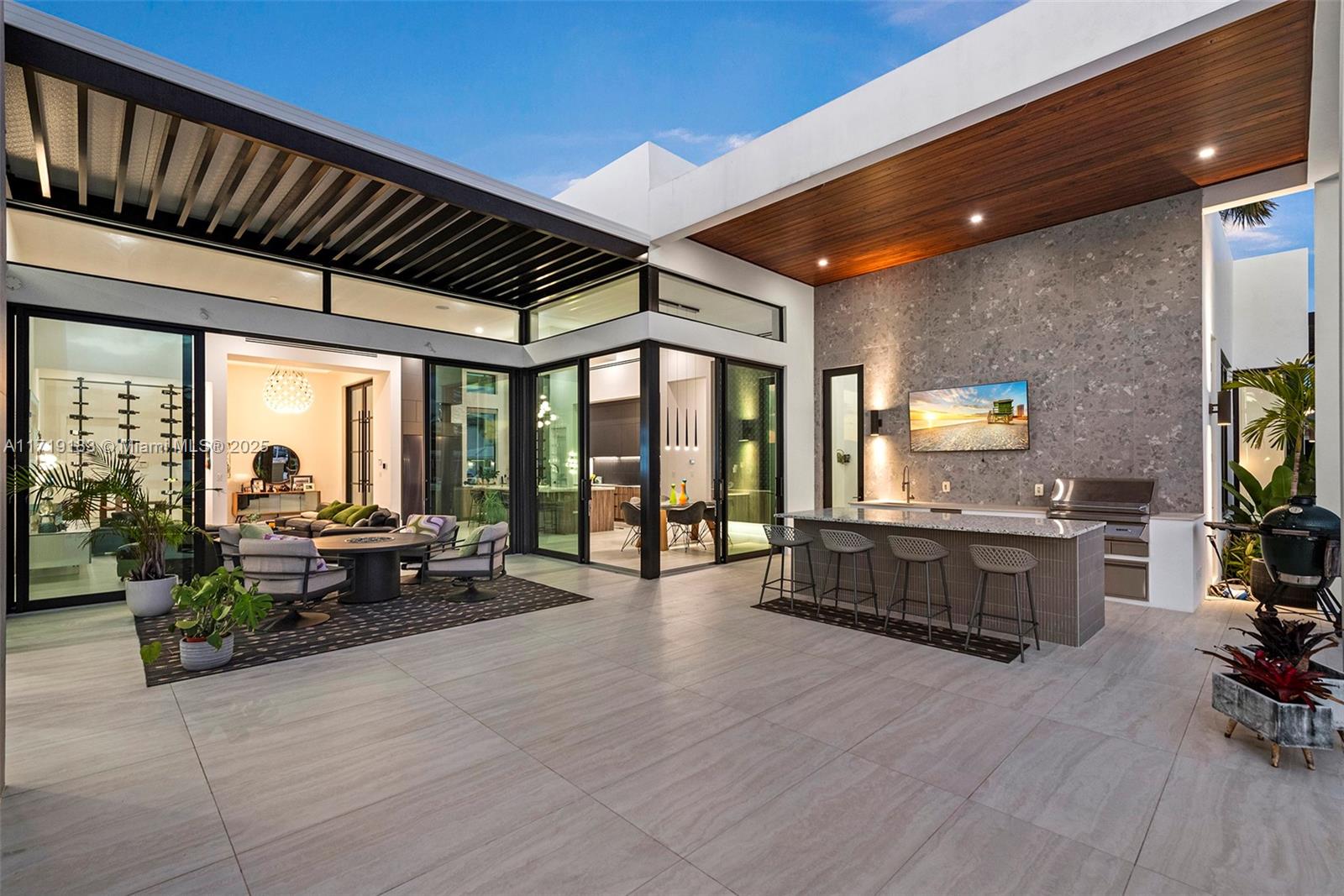 VENETIAN ISLES 1ST SEC - Residential