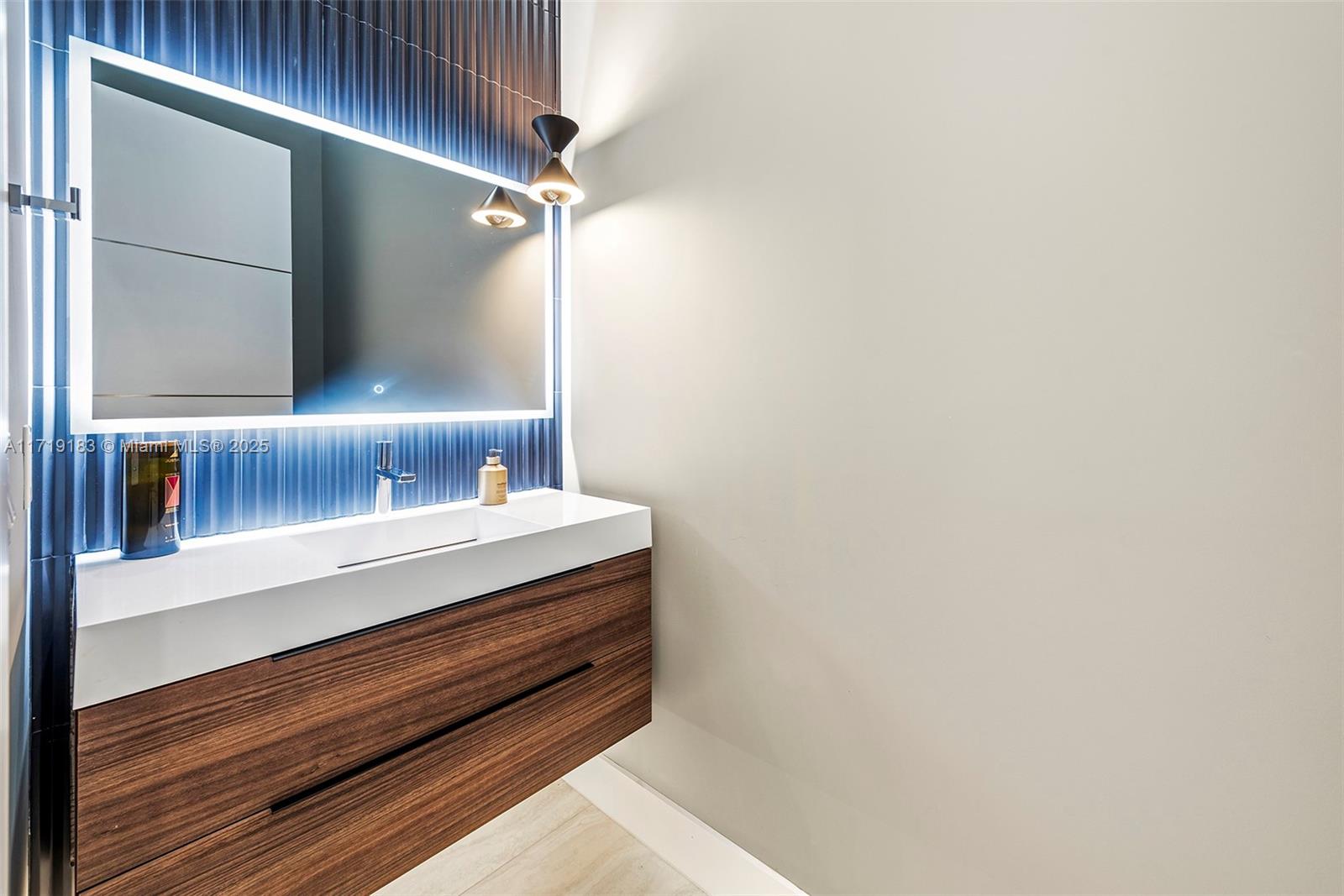 VENETIAN ISLES 1ST SEC - Residential