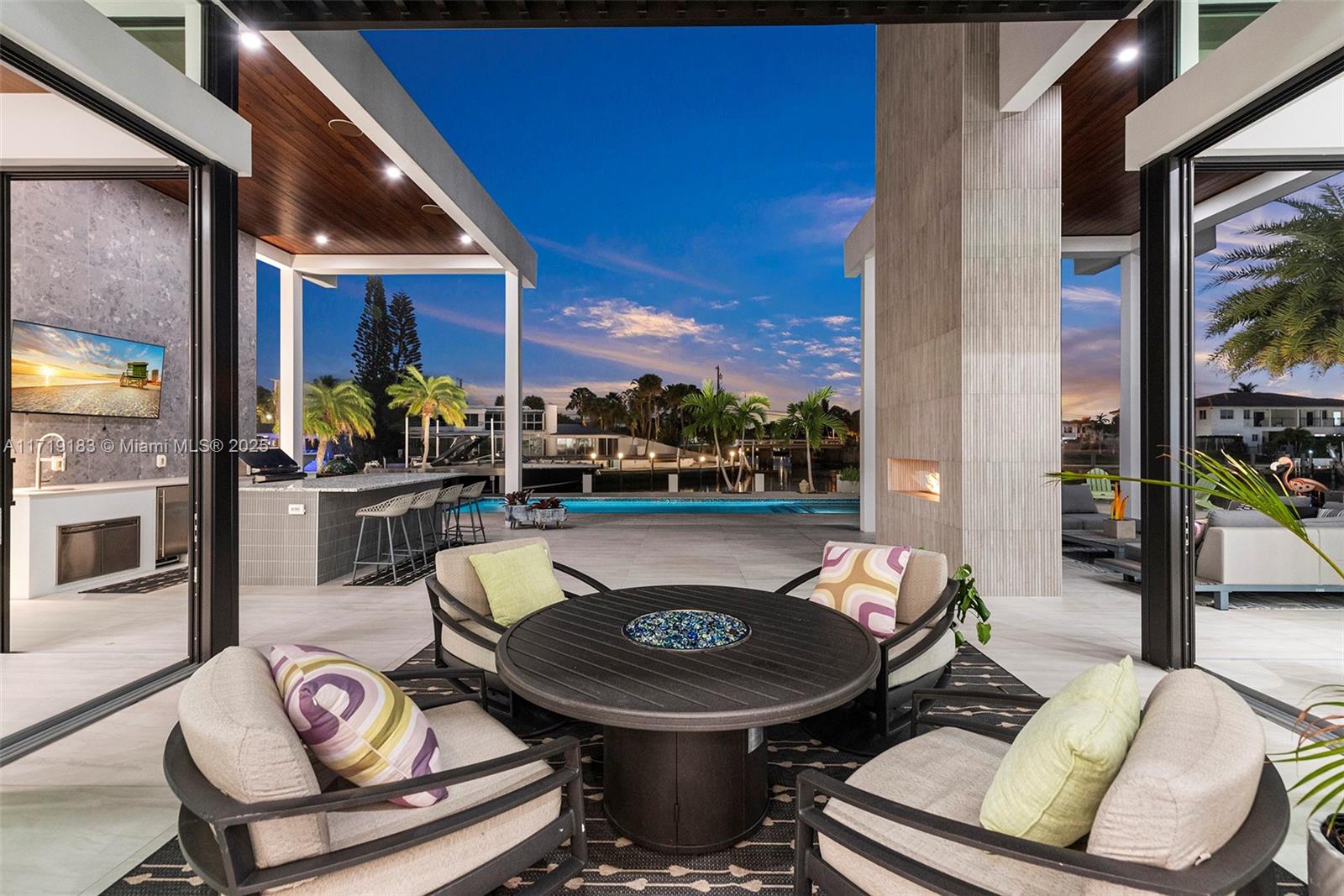 VENETIAN ISLES 1ST SEC - Residential