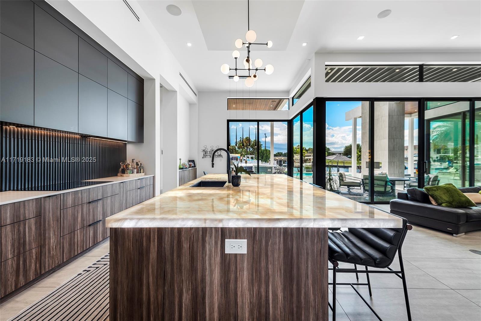 VENETIAN ISLES 1ST SEC - Residential