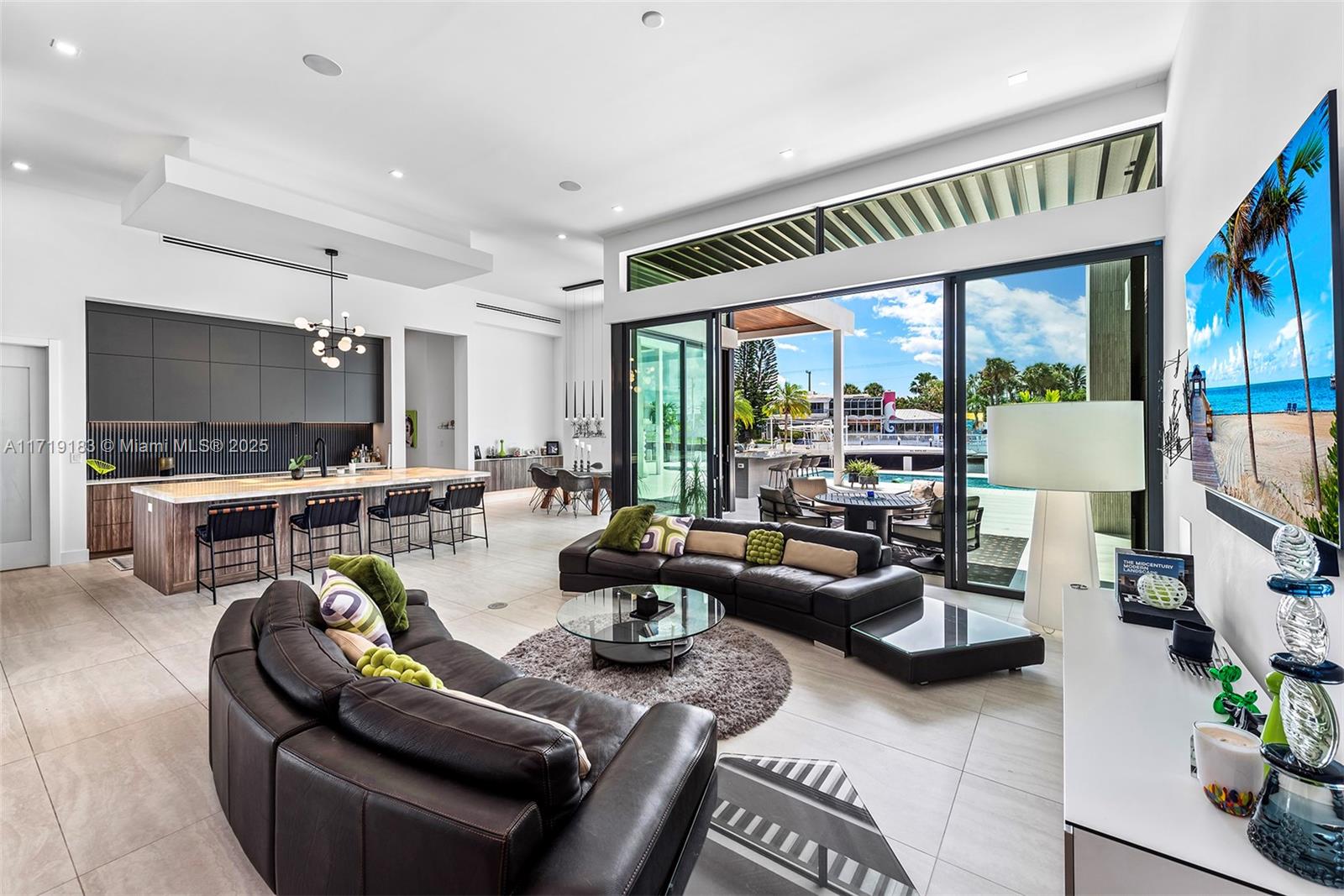 VENETIAN ISLES 1ST SEC - Residential
