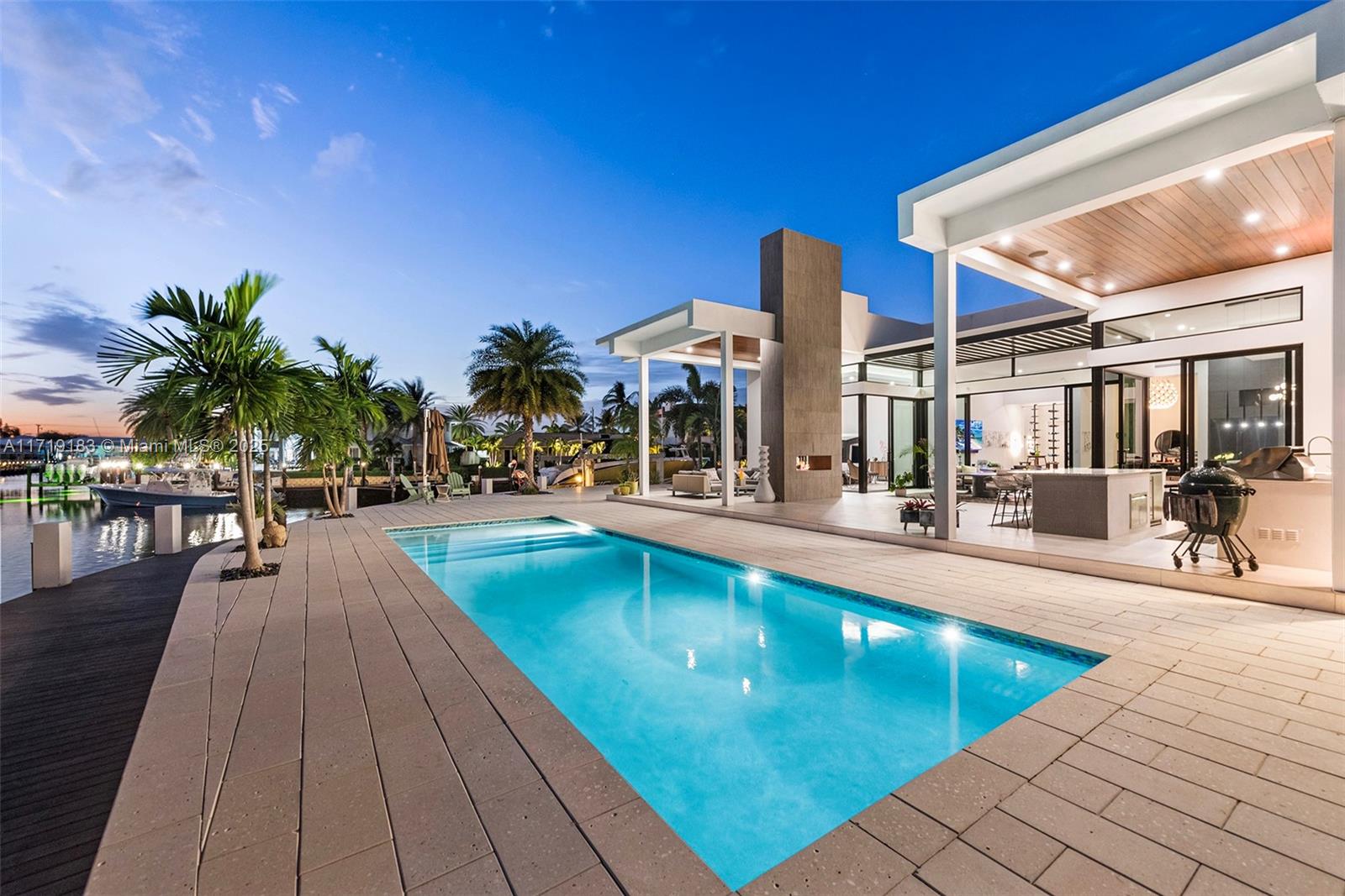 VENETIAN ISLES 1ST SEC - Residential