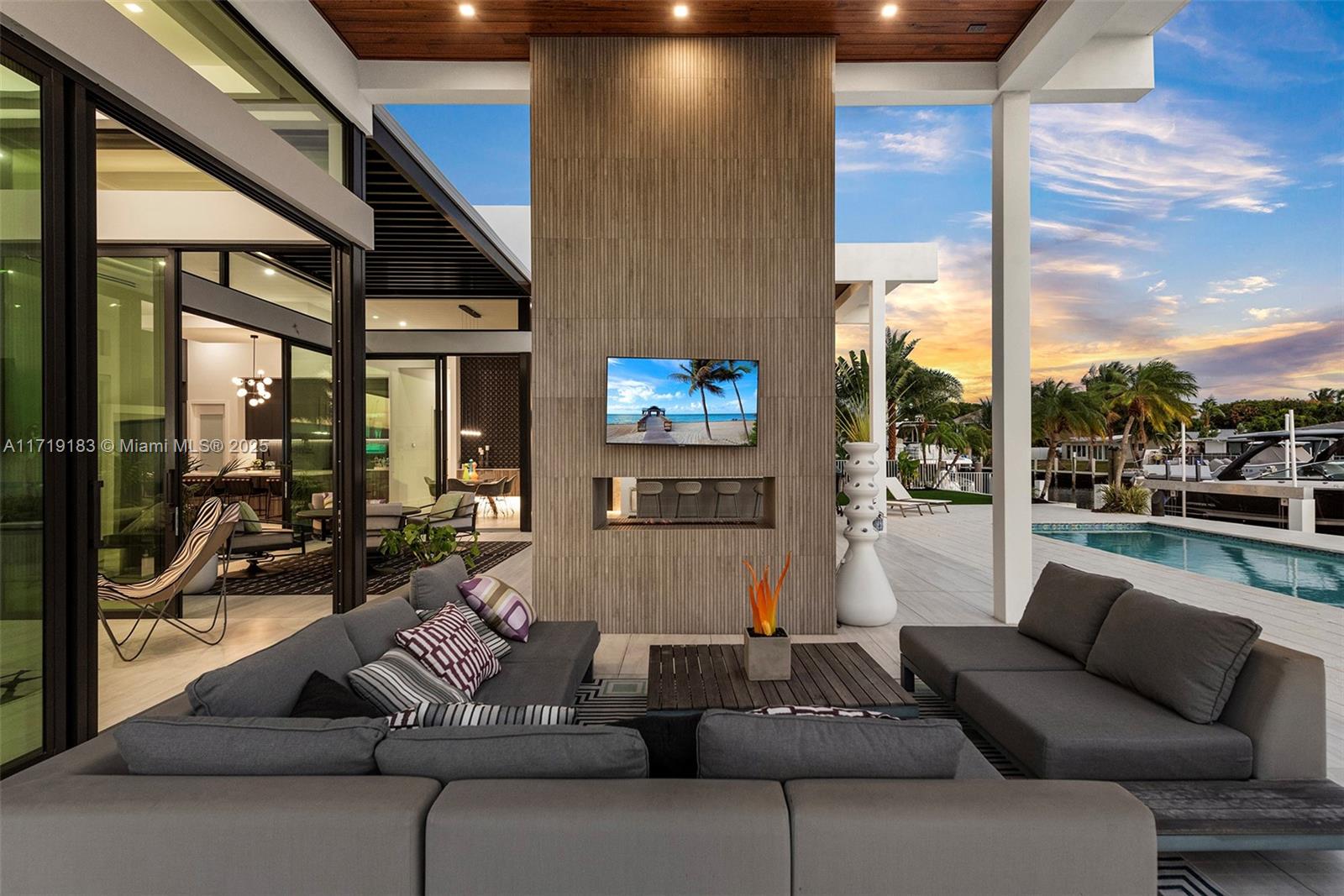 VENETIAN ISLES 1ST SEC - Residential