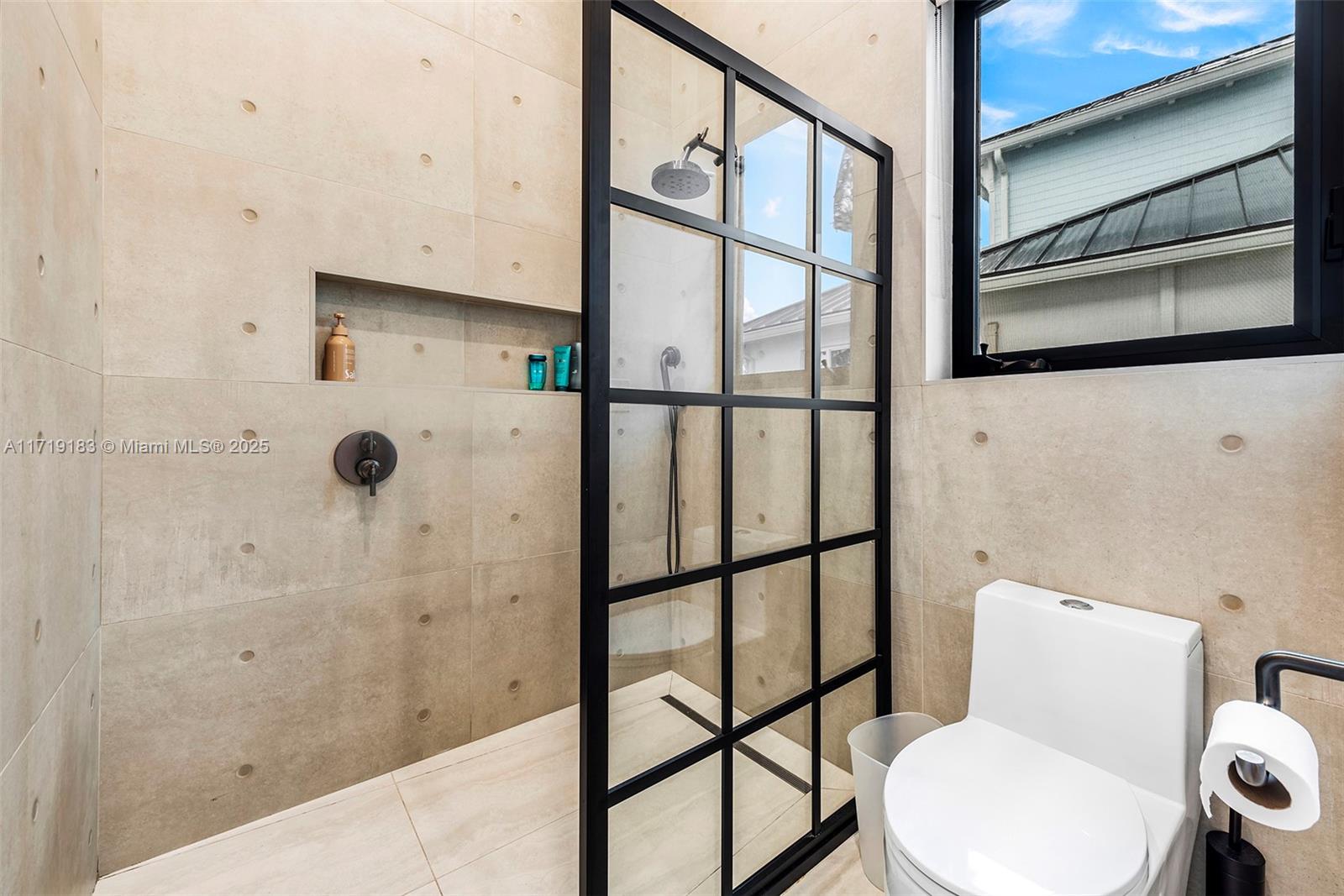 VENETIAN ISLES 1ST SEC - Residential