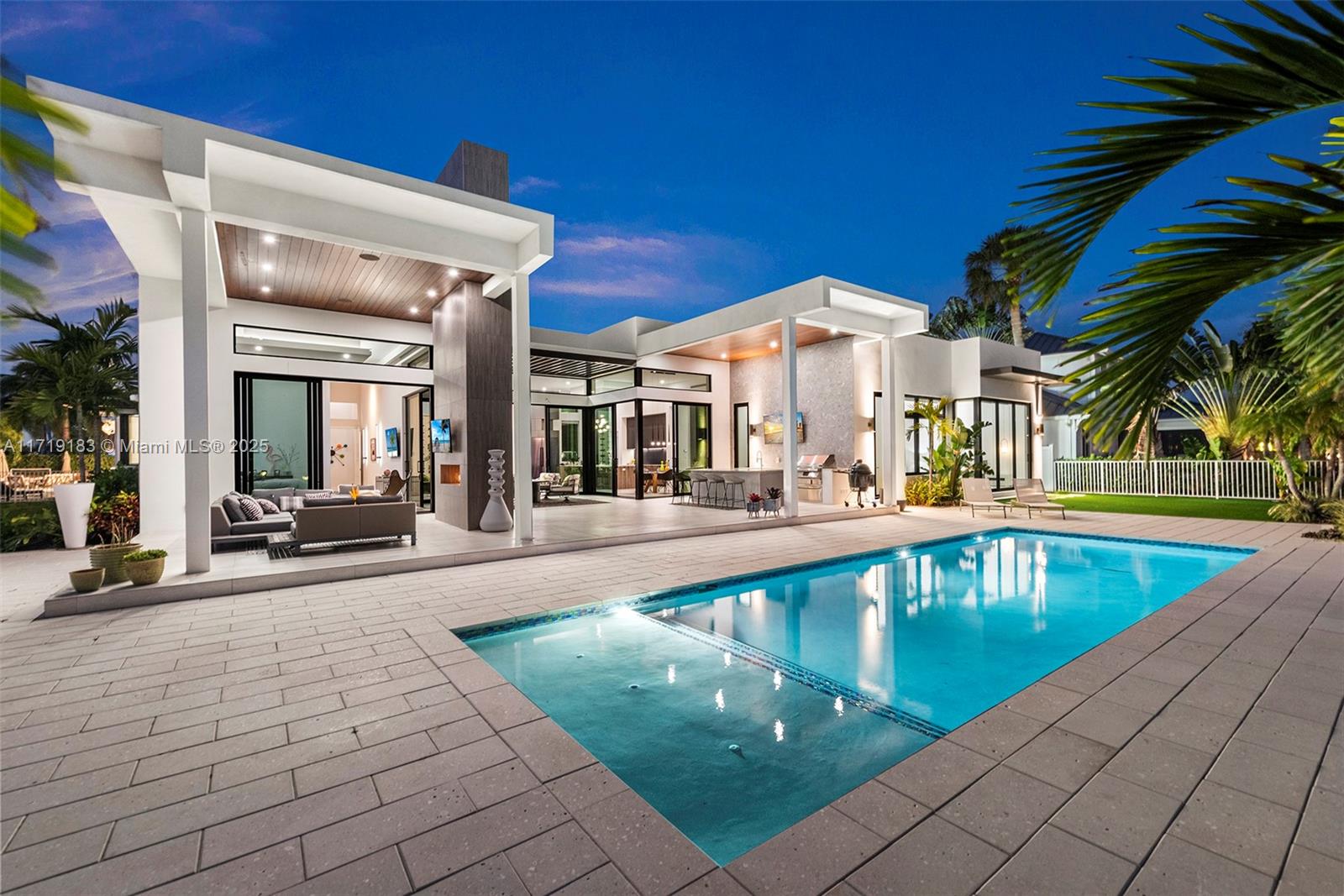 VENETIAN ISLES 1ST SEC - Residential