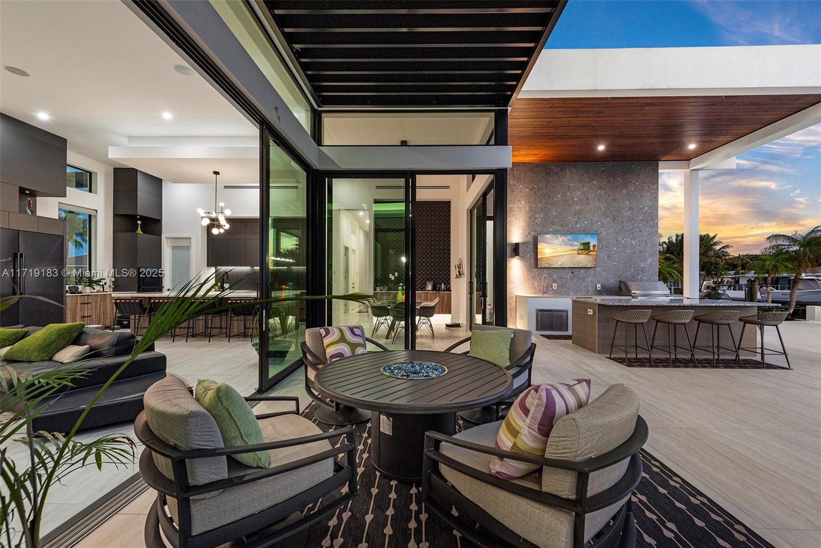 VENETIAN ISLES 1ST SEC - Residential