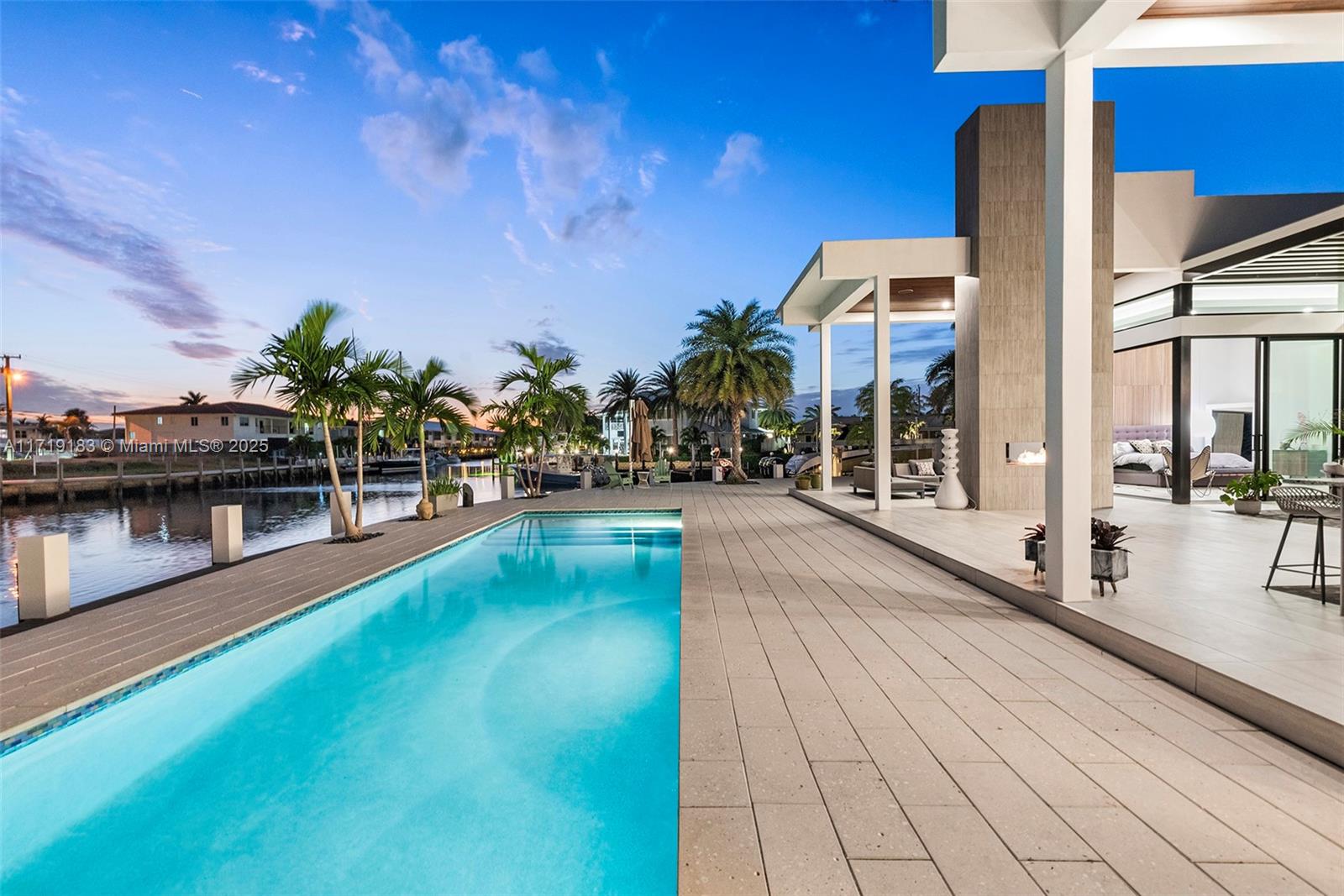 VENETIAN ISLES 1ST SEC - Residential