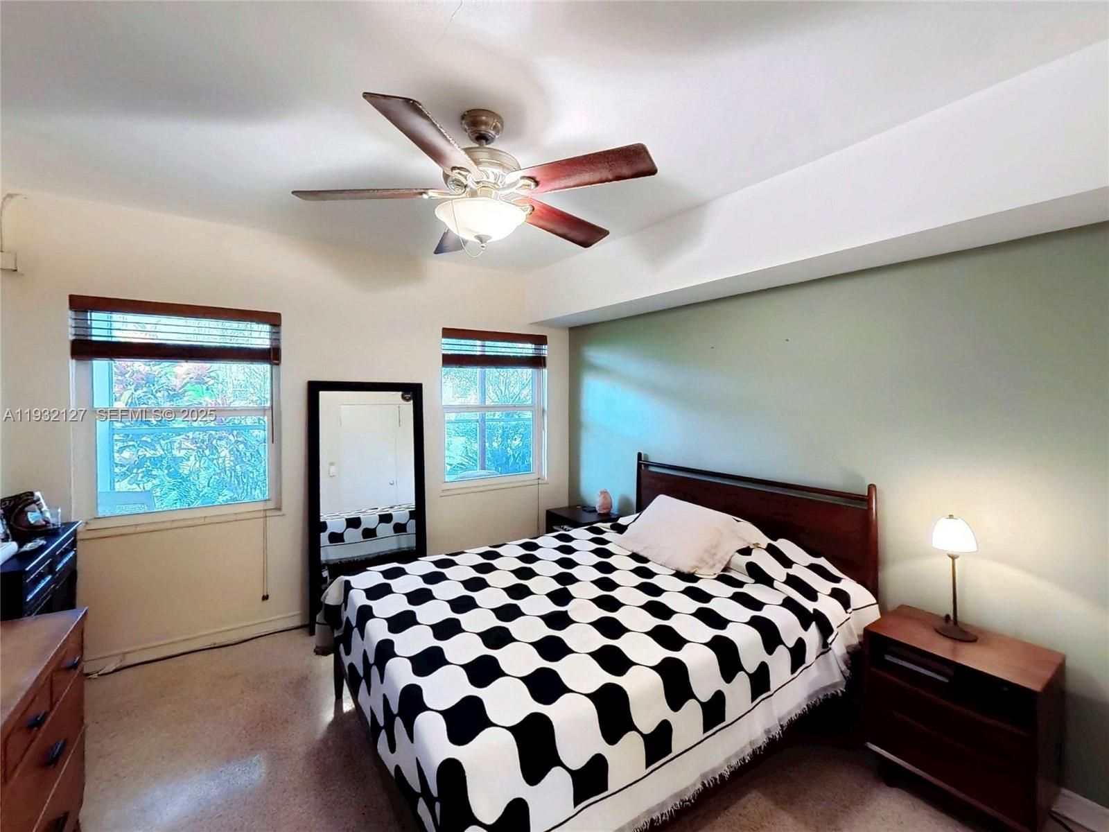 SHORES PLAZA EAST CONDO - Residential