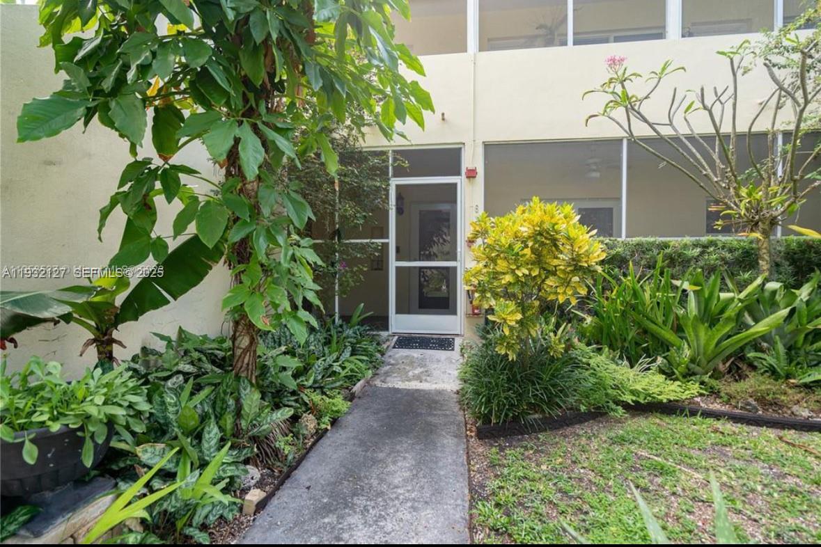 SHORES PLAZA EAST CONDO - Residential