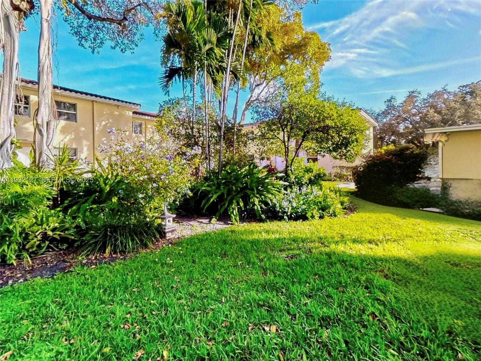 SHORES PLAZA EAST CONDO - Residential