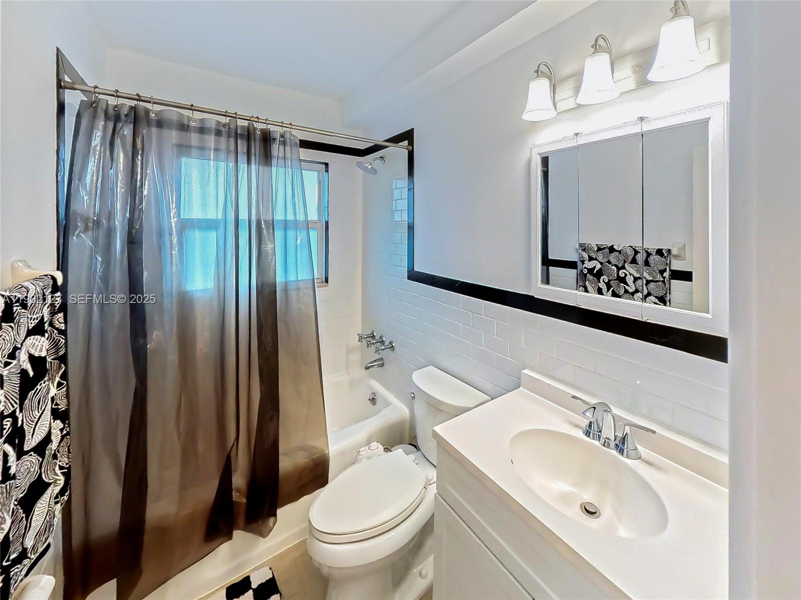 SHORES PLAZA EAST CONDO - Residential