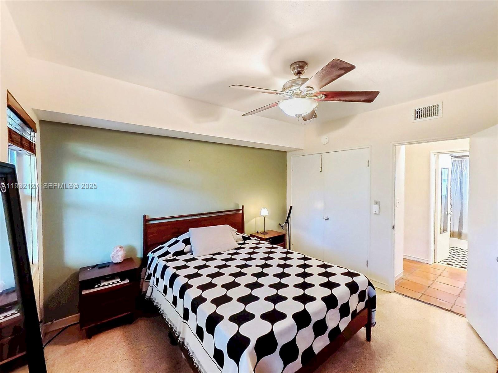 SHORES PLAZA EAST CONDO - Residential