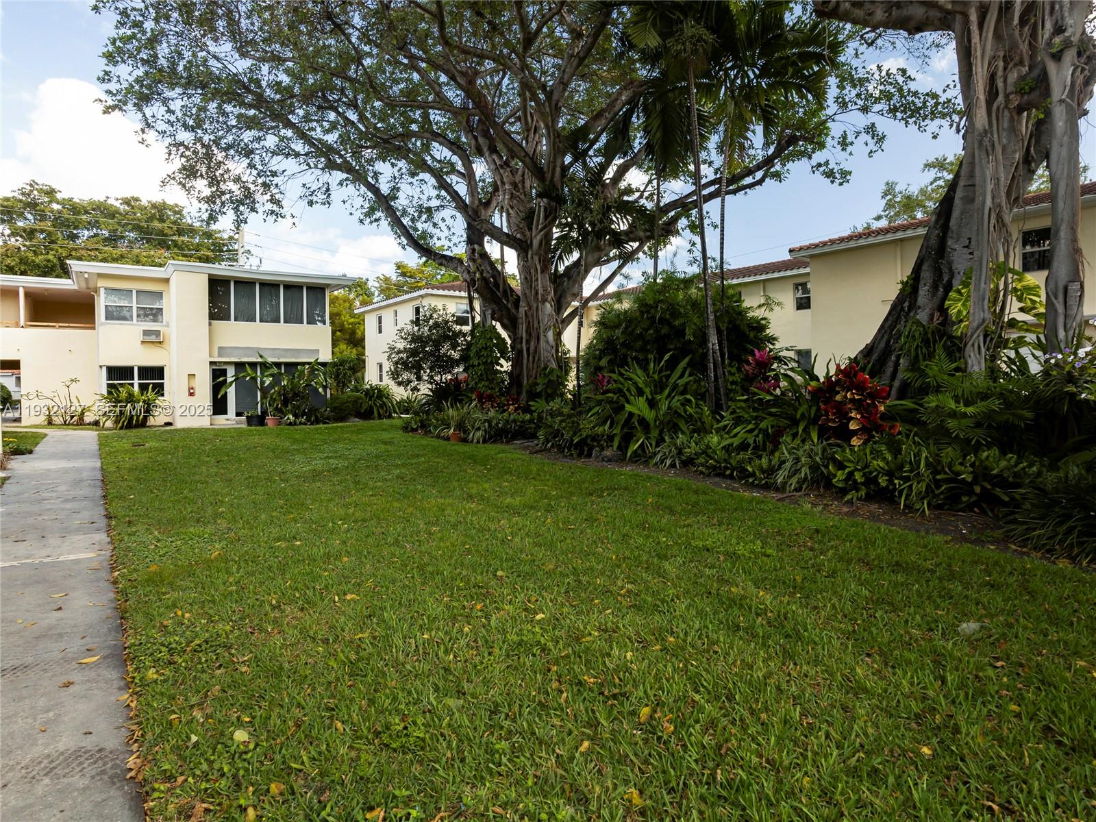 SHORES PLAZA EAST CONDO - Residential