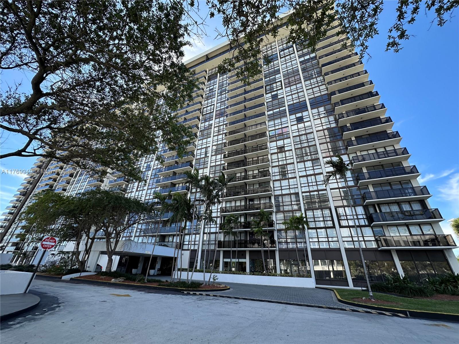 600 Ne 36th St 401, Miami, Broward County, Florida - 2 Bedrooms  
2 Bathrooms - 