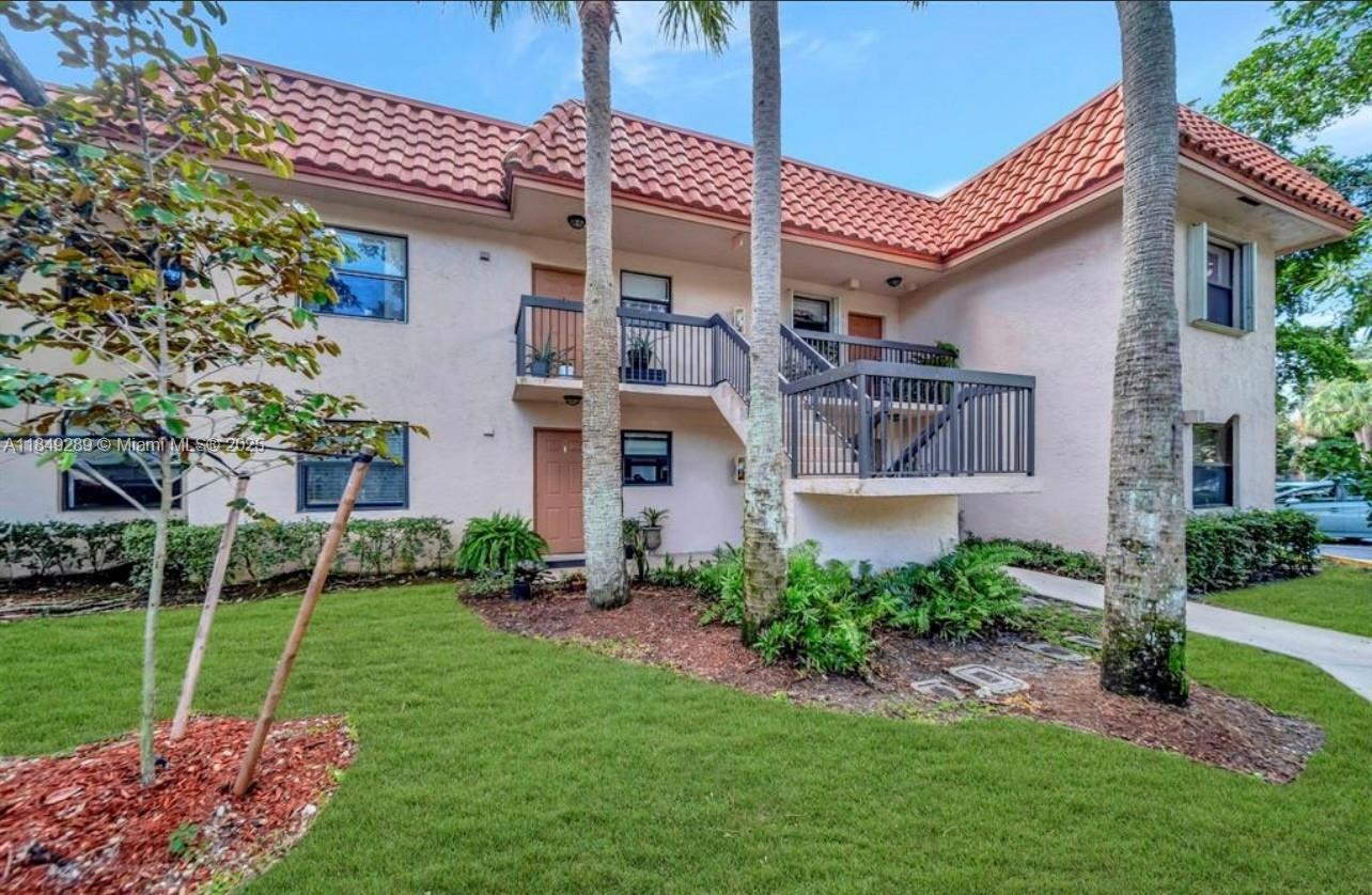 MOVE-IN READY! Don't miss this beautifully maintained 2-bedroom, 2-bathroom condo featuring serene lake views from your private balcony. Located in a quiet and secure community within the highly sought-after Weston A+ school district, this home is perfect for families and professionals alike. The unit offers a spacious layout with in-unit washer and dryer, central A/C, 1 assigned parking space, and ample guest parking.
Enjoy access to community amenities including a pool, recreation area, and scenic bike and walking trails. Conveniently located near top-rated schools, parks, shopping, and major highways.
Lease Terms: 12-month lease, Pets allowed (under 20 lbs), Association Approval Required
Move-in cost: First month + 2 months security deposit