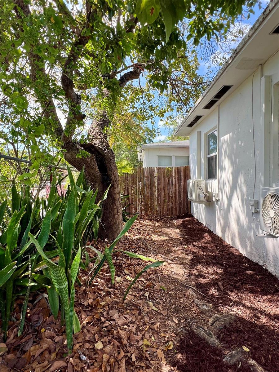 DIXIE HIGHWAY TRACK - Residential Income