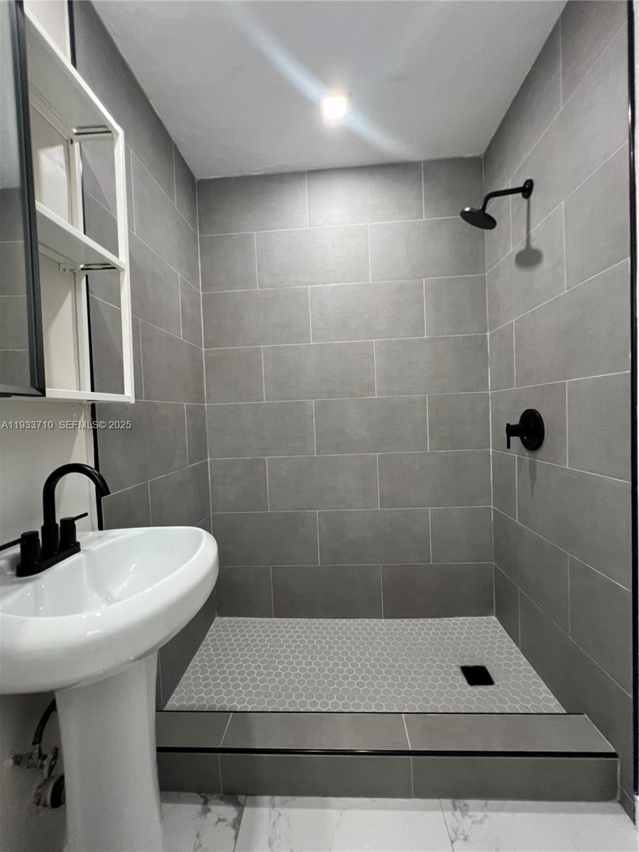 DIXIE HIGHWAY TRACK - Residential Income