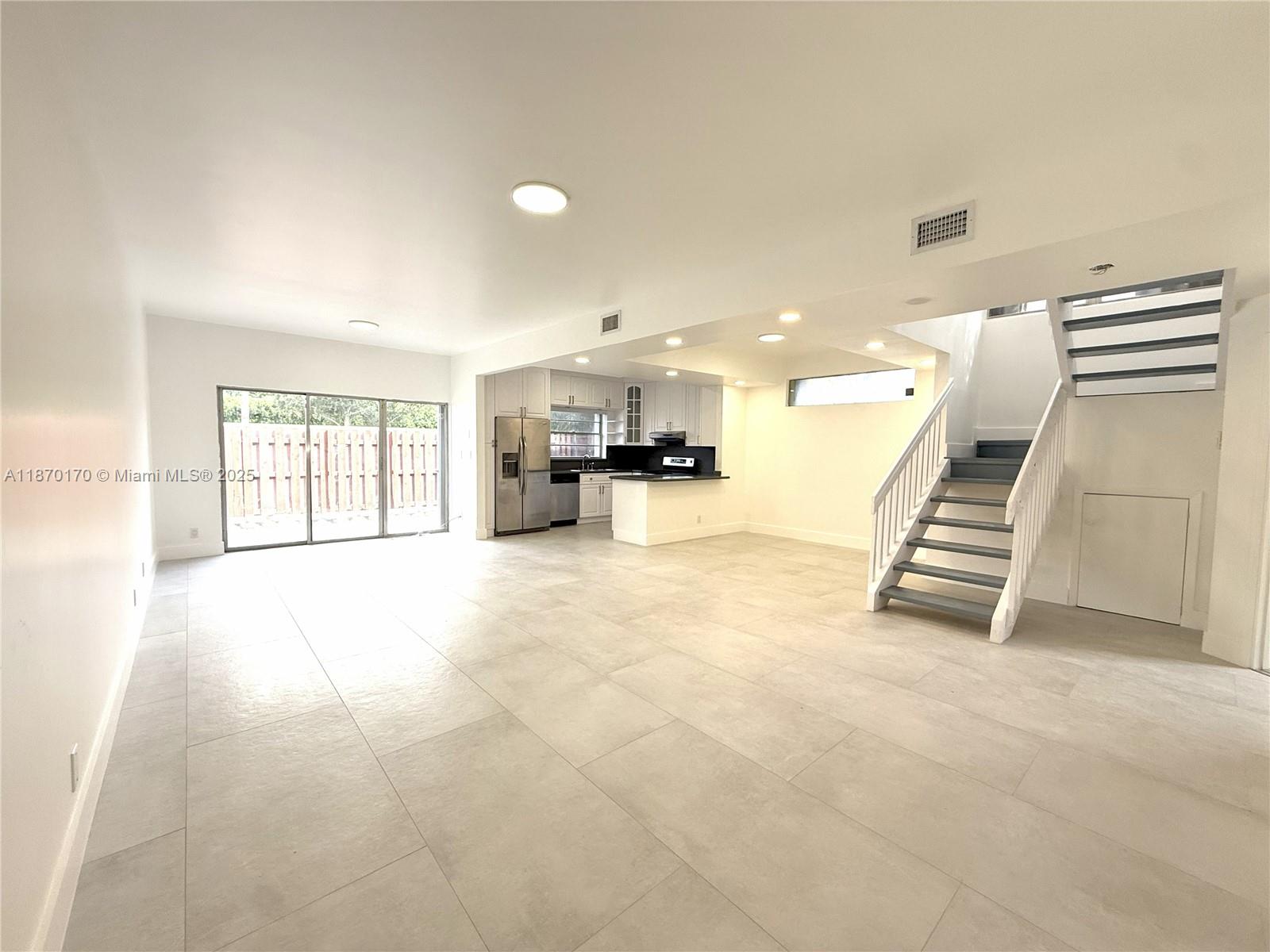 Renovated Townhouse for Rent – Spanish Lakes Area
Recently renovated and move-in ready! This spacious townhouse features: Newly updated bathrooms, Brand New Modern flooring throughout, Impact windows scheduled for installation within the next month, Two-car garage + driveway parking, Access to a community pool.
Enjoy the convenience of a central location, just minutes from major highways, shopping centers, dining, and everyday​​‌​​​​‌​‌​​​‌‌​​​‌‌‌​​‌​​‌‌​​​​ essentials.