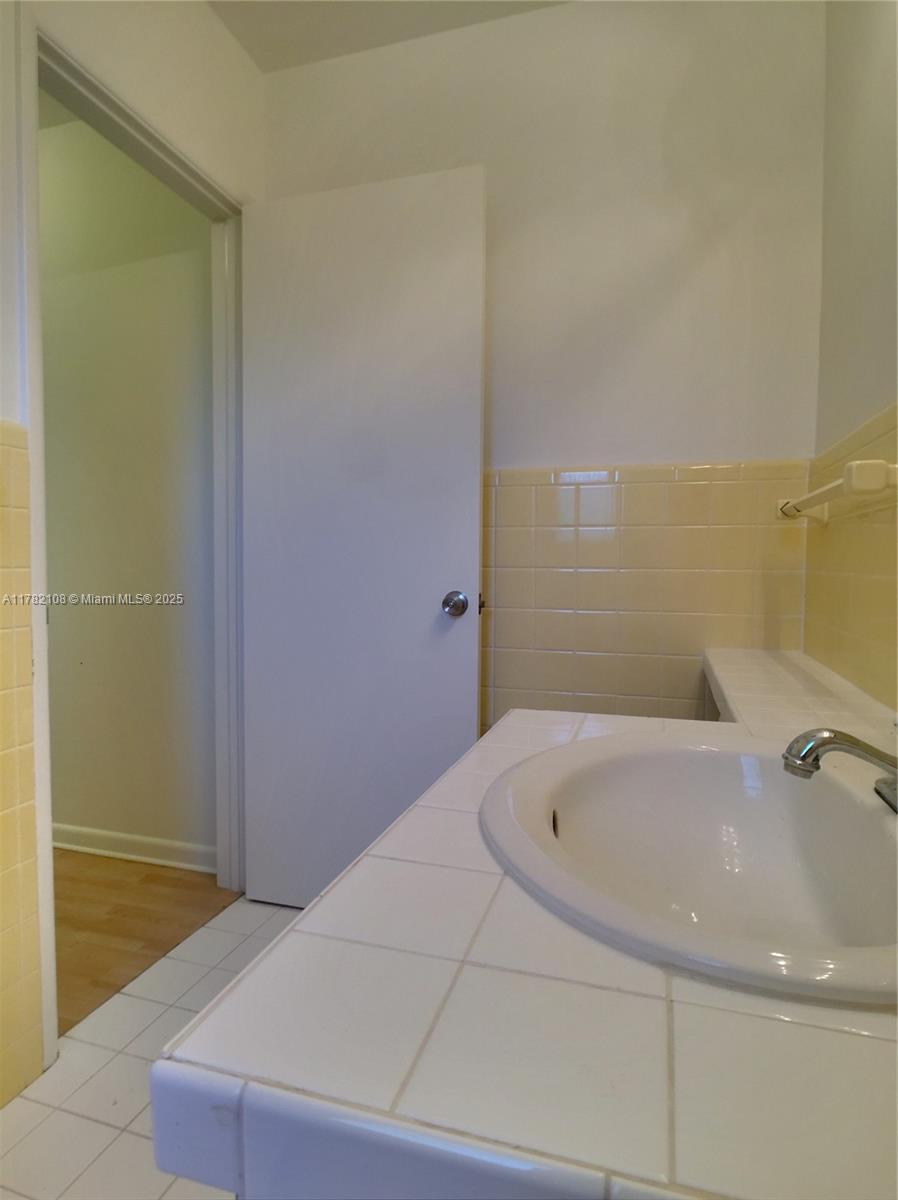 CASA MIA DELRAY INC - Residential Lease