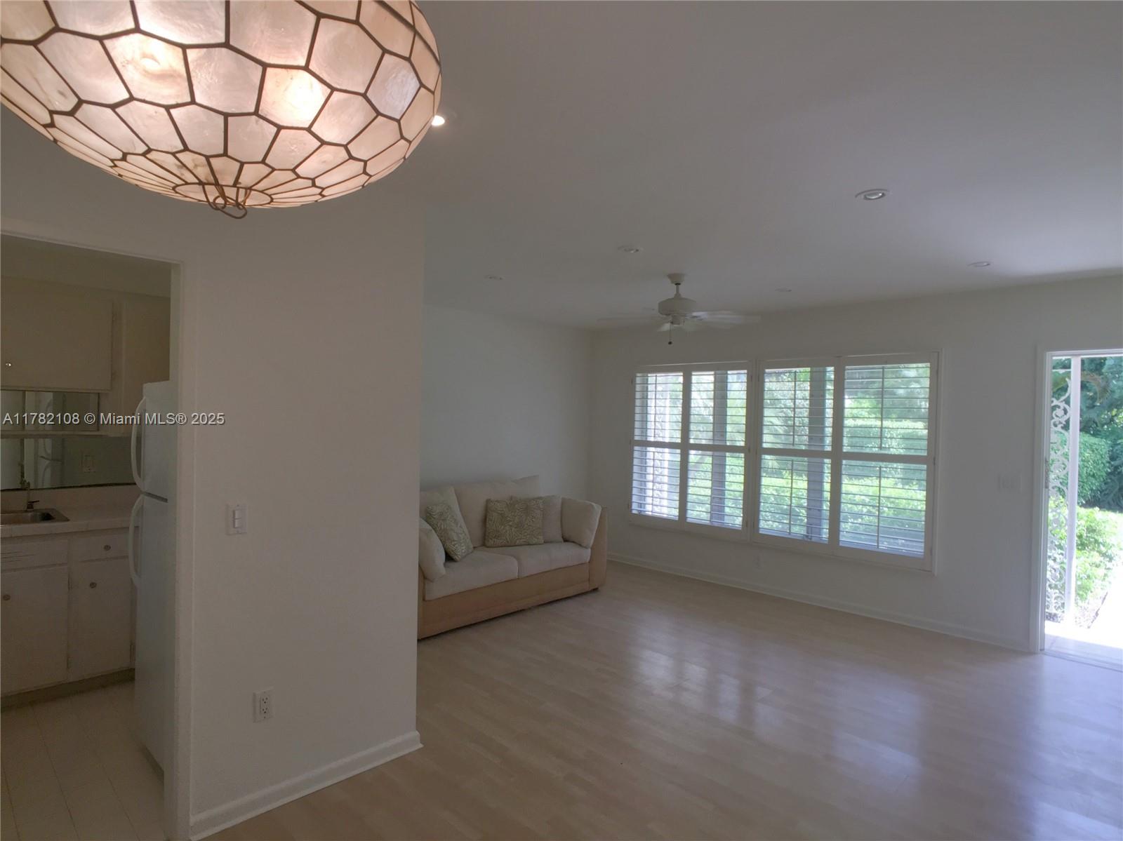 CASA MIA DELRAY INC - Residential Lease