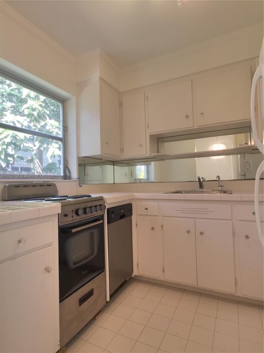 CASA MIA DELRAY INC - Residential Lease