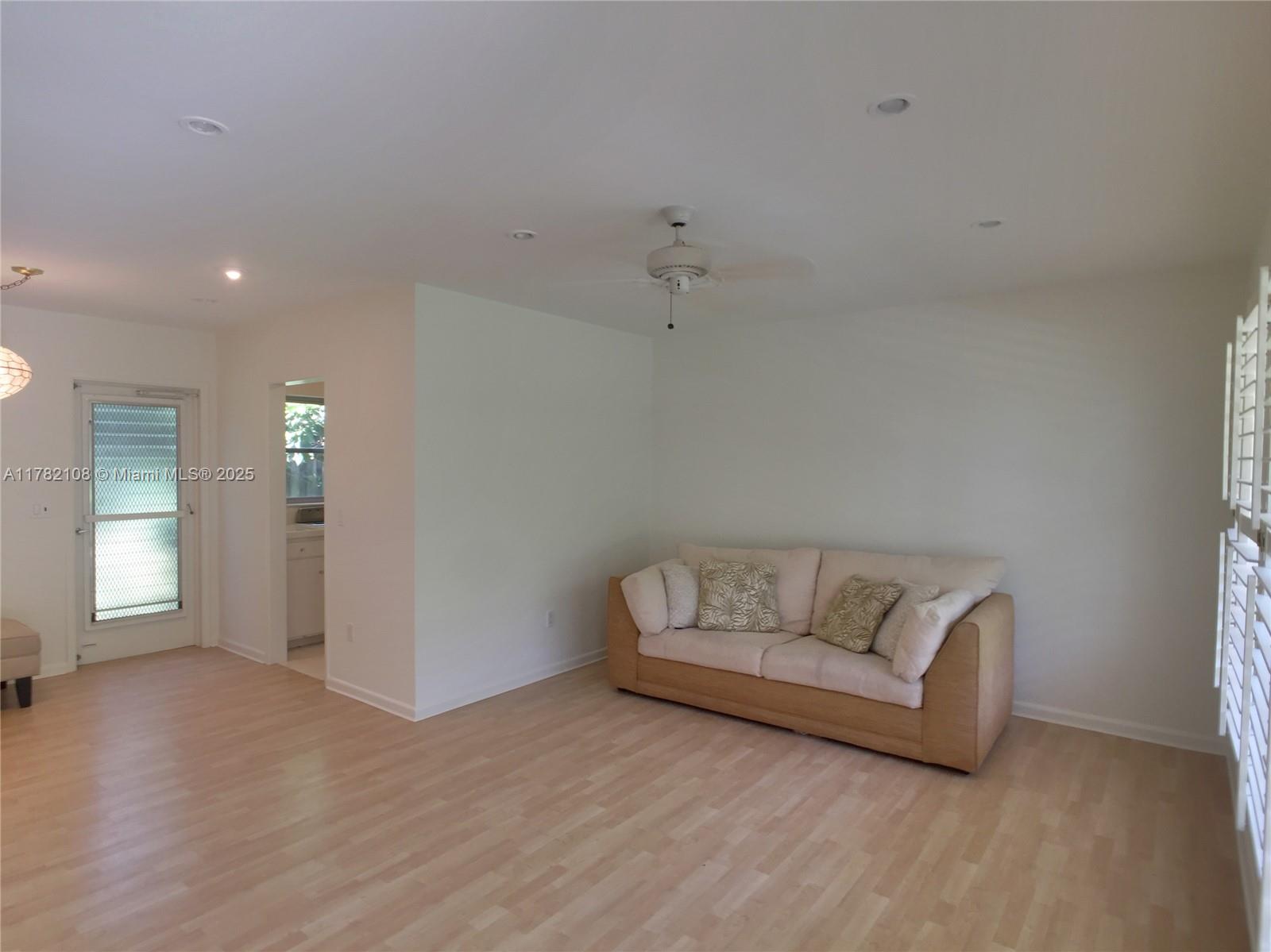 CASA MIA DELRAY INC - Residential Lease