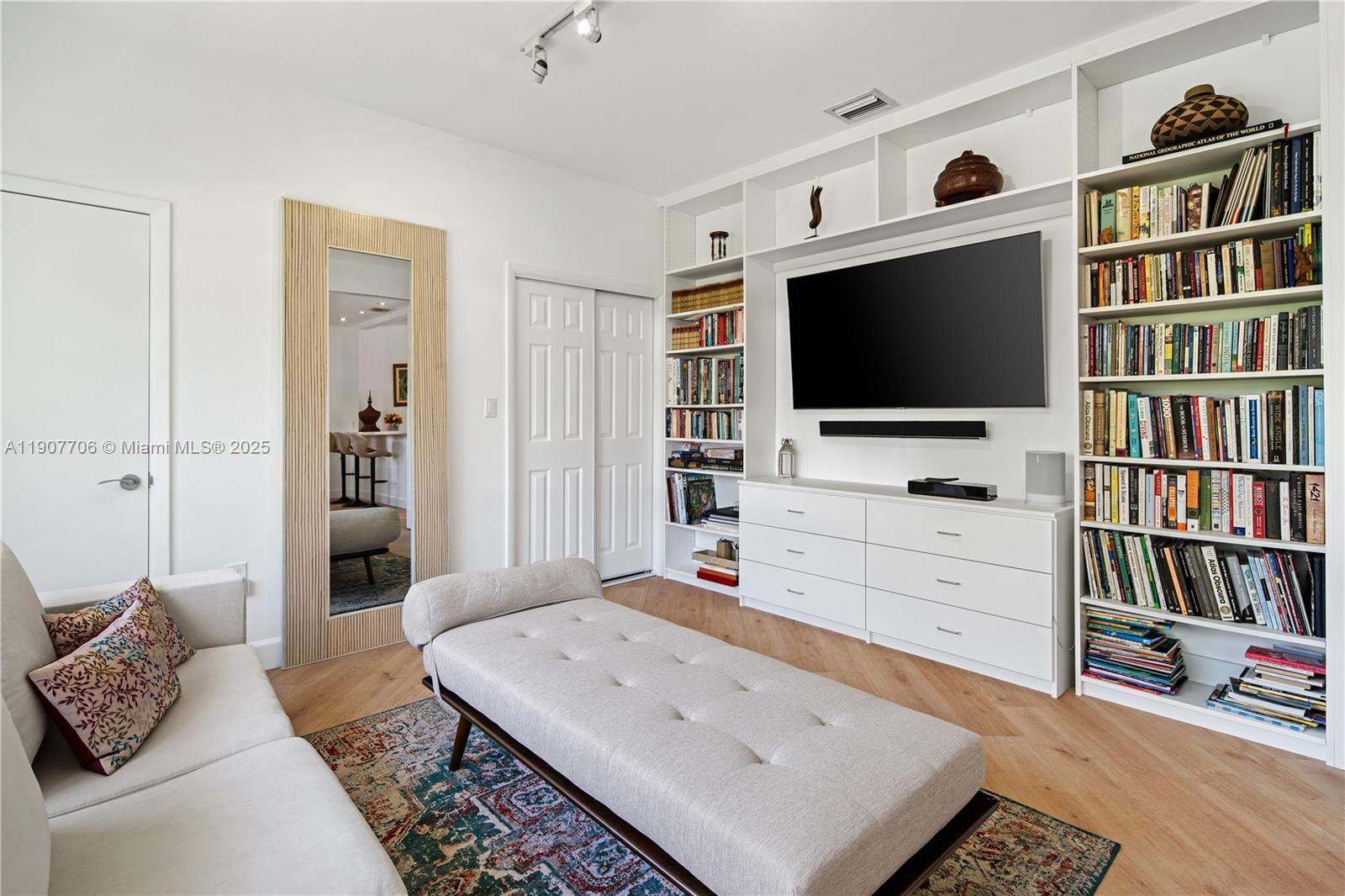 BAY HEIGHTS - Residential Lease