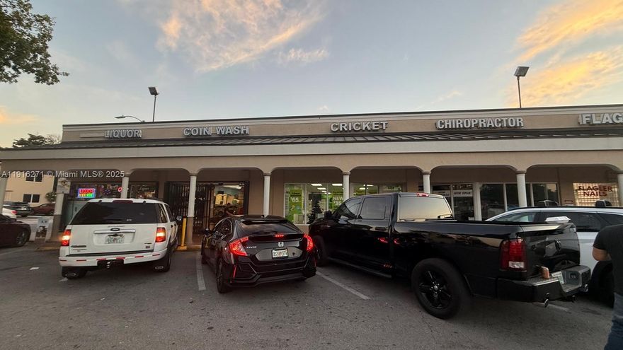 Prime Location! Lucrative Coin Laundry Business with Wash & Fold Service in the Flagler Shopping Center. Seize the opportunity to own a highly profitable coin laundry business strategically located in the bustling heart of Flager, in the same shopping center of Navarro, commercial and residential sector Gas Station, Shopping Center and Residential.
Business includes:10 Double drying machines, 27 washing machines, security system cameras and alarm lights and two full purses. Everything is working in perfect condition.
The rental lease of the premises is for 5 years, running until 2030.
The business has always been a money maker.