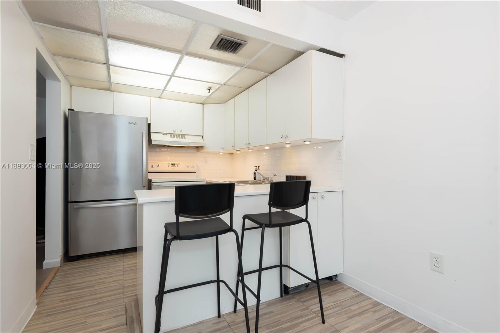 GREYNOLDS PARK CLUB CONDO - Residential