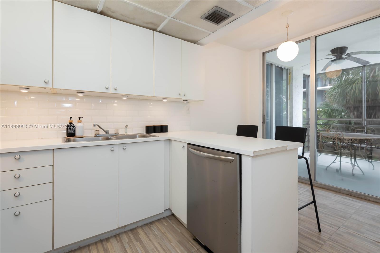GREYNOLDS PARK CLUB CONDO - Residential