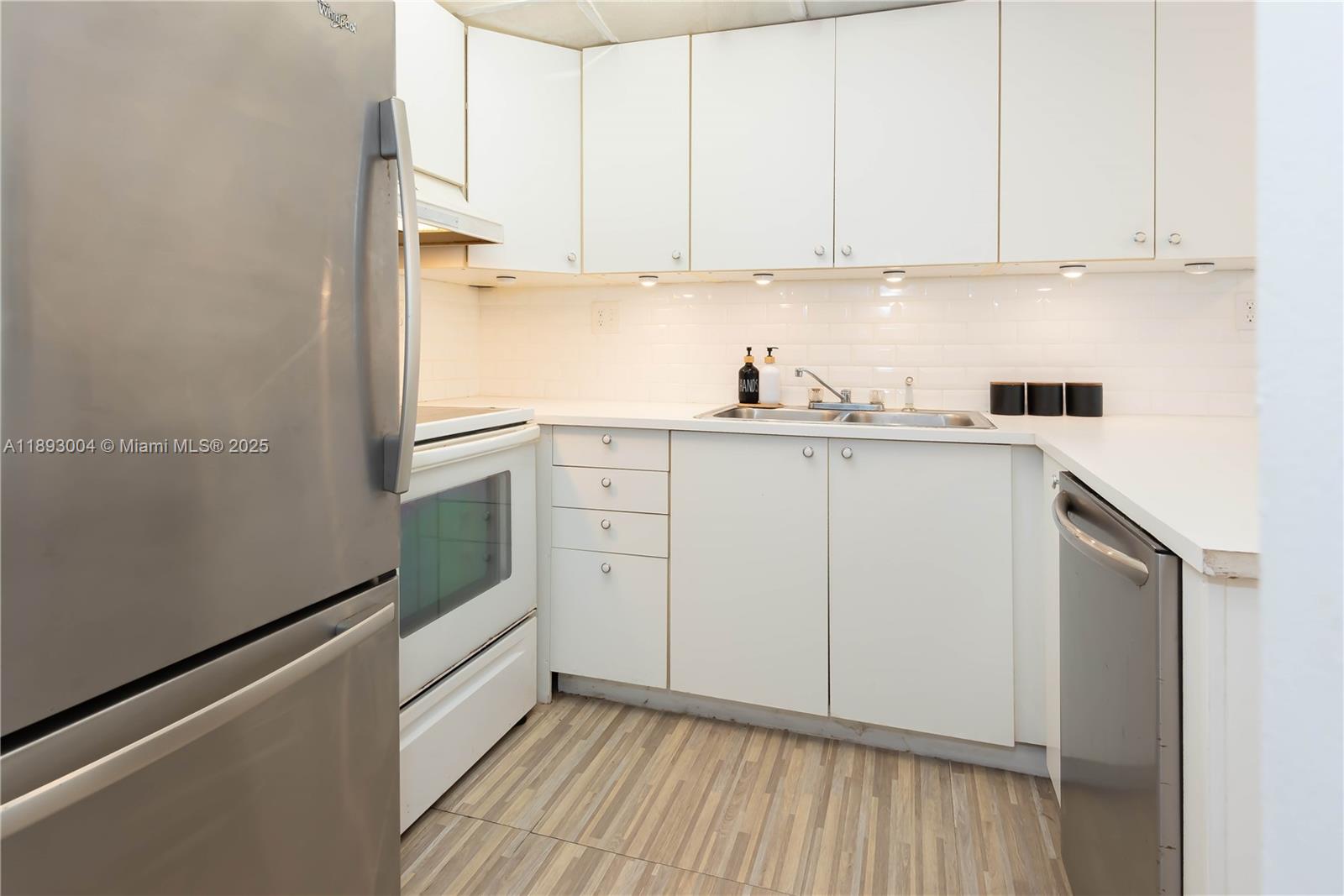 GREYNOLDS PARK CLUB CONDO - Residential