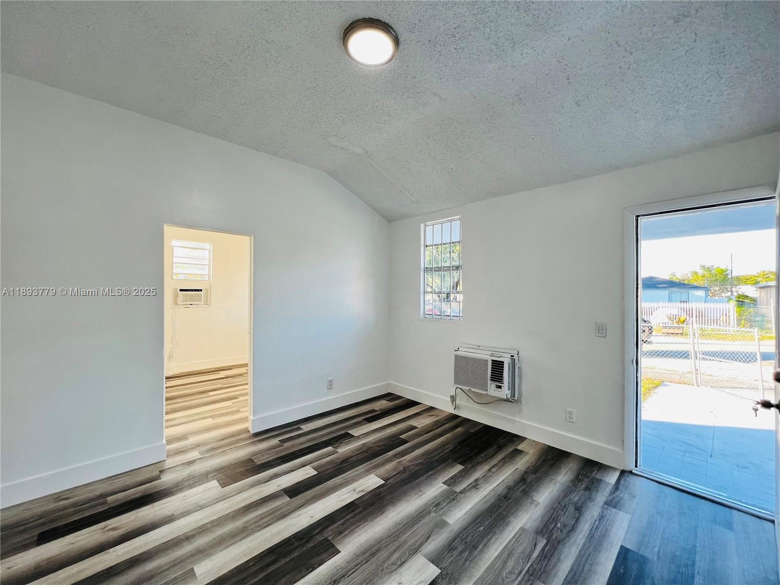 HIALEAH HEIGHTS - Residential Income