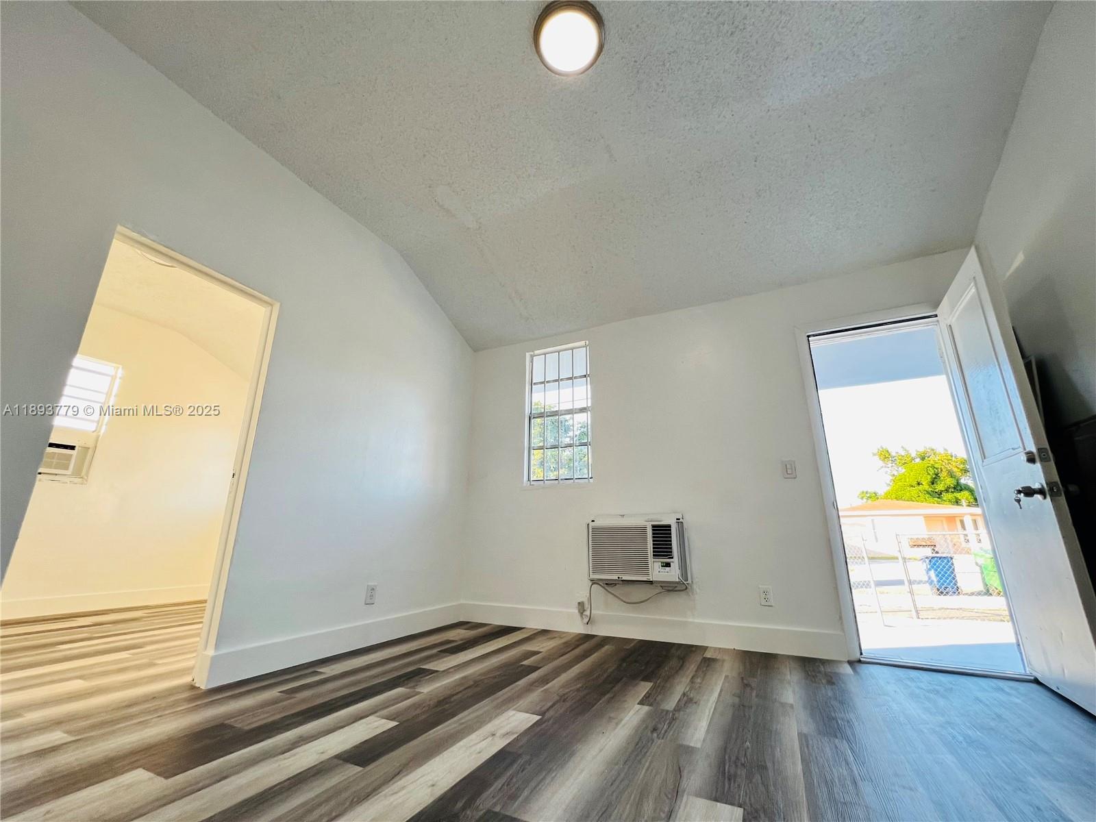 HIALEAH HEIGHTS - Residential Income
