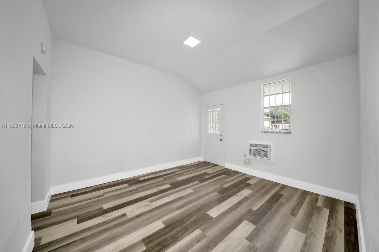 HIALEAH HEIGHTS - Residential Income