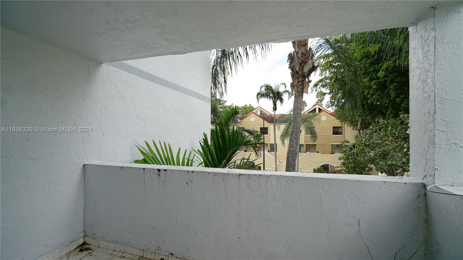 CALUSA CLUB VIL CONDO BLD - Residential