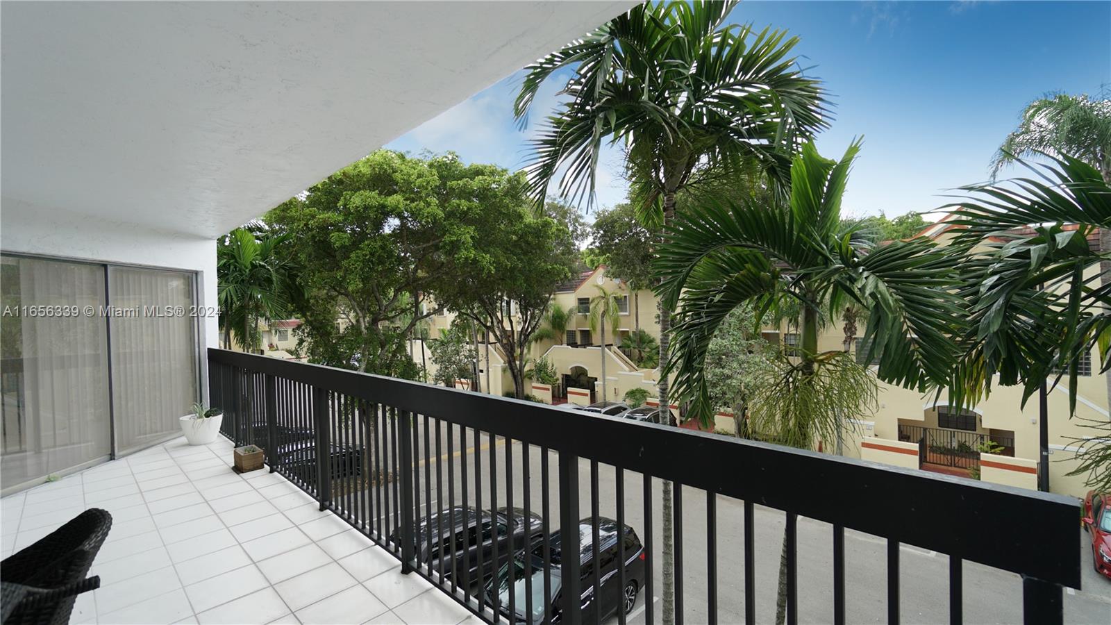 CALUSA CLUB VIL CONDO BLD - Residential