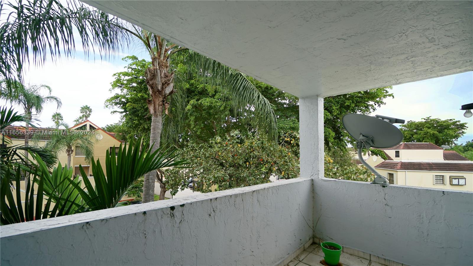 CALUSA CLUB VIL CONDO BLD - Residential