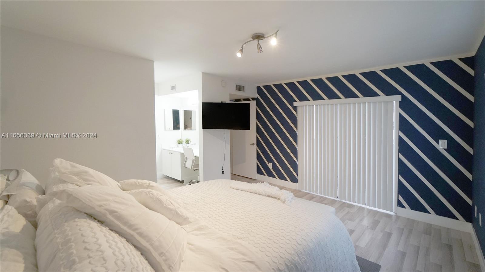 CALUSA CLUB VIL CONDO BLD - Residential