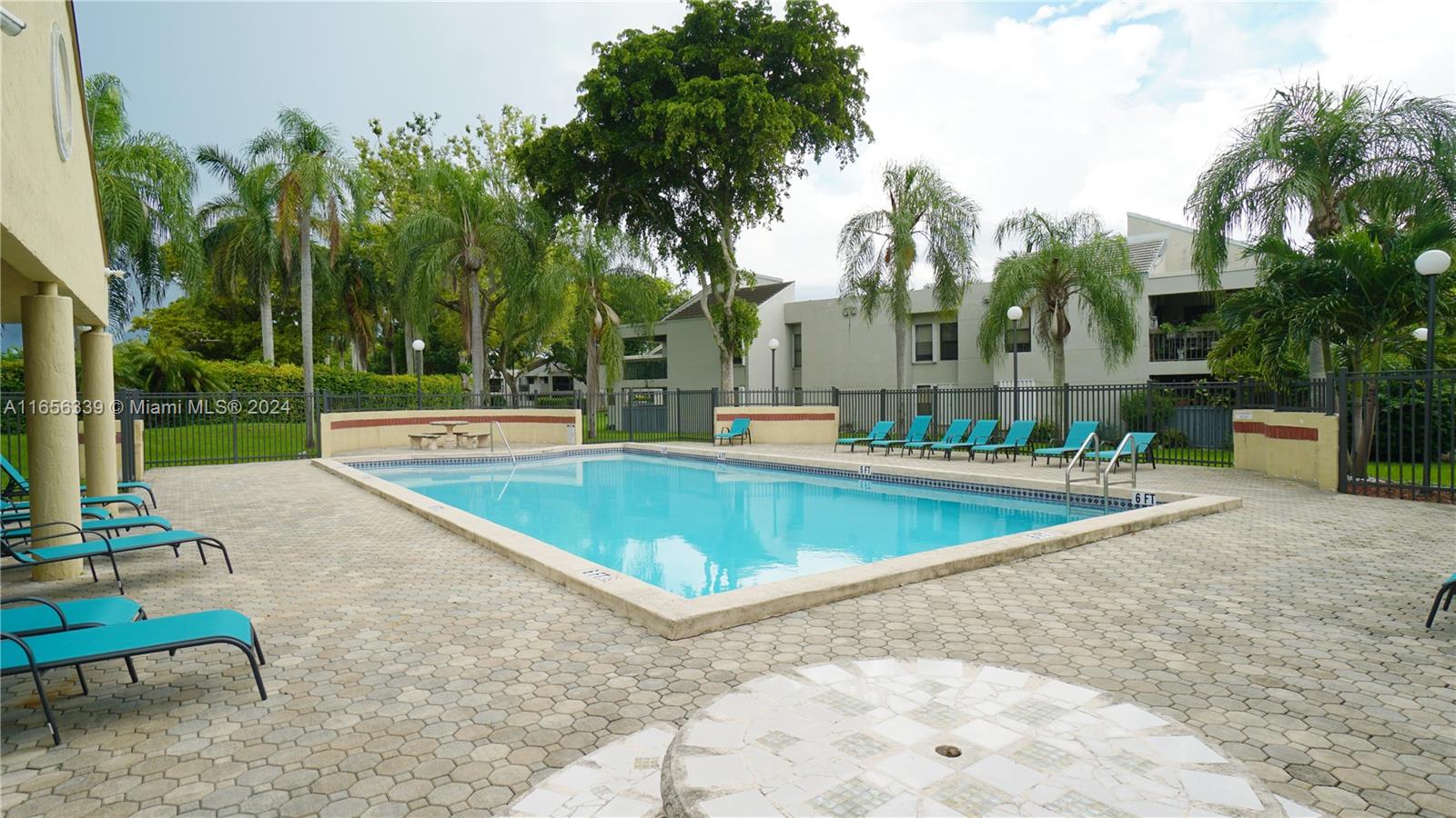 CALUSA CLUB VIL CONDO BLD - Residential