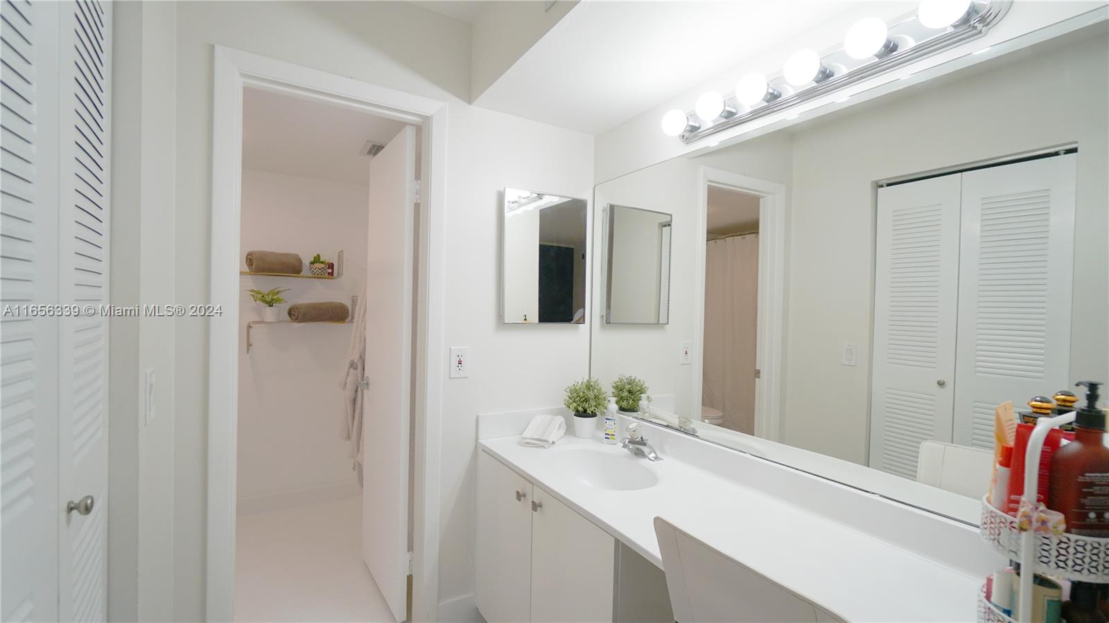 CALUSA CLUB VIL CONDO BLD - Residential